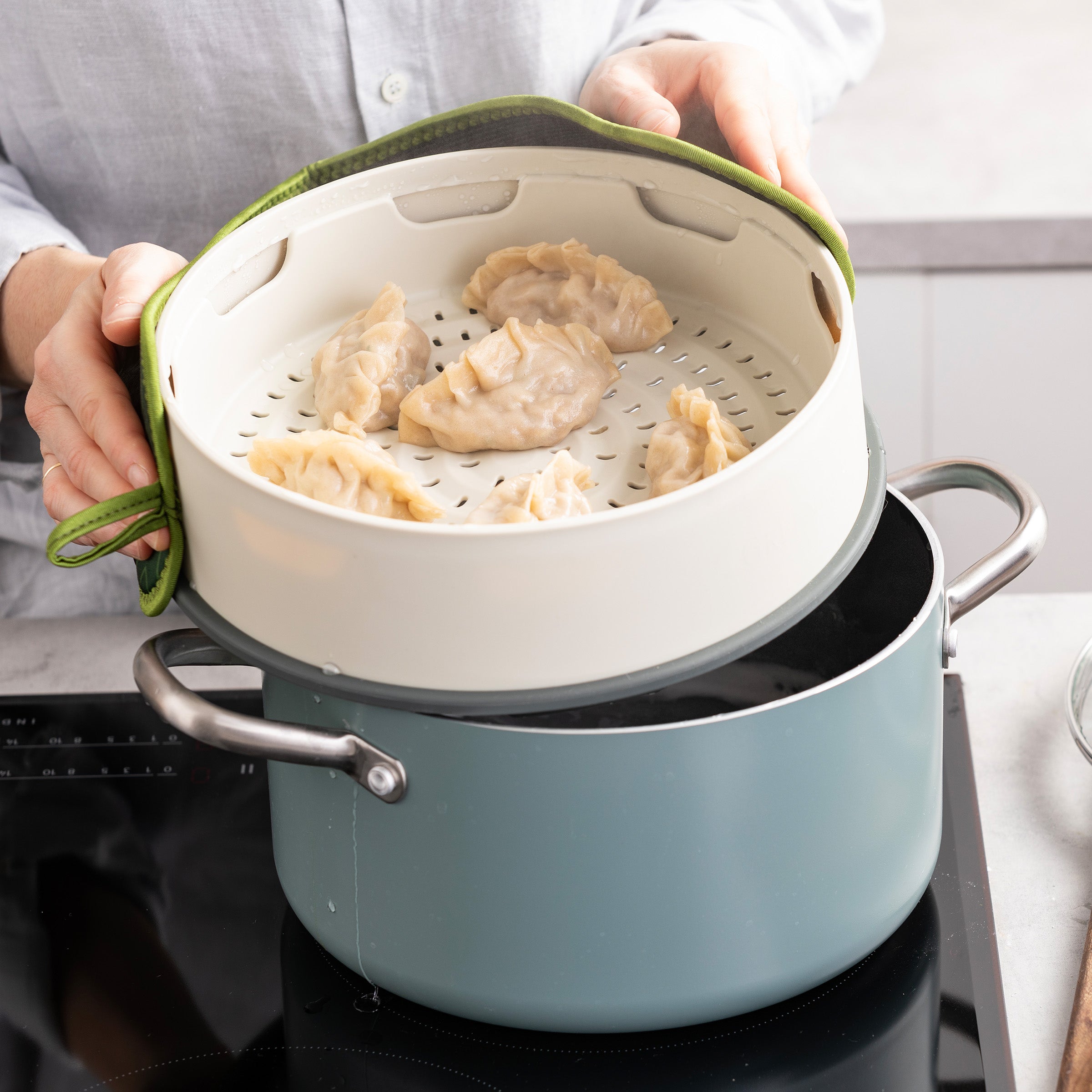 Steamy CrÃ¨me 24cm met dumplings 
